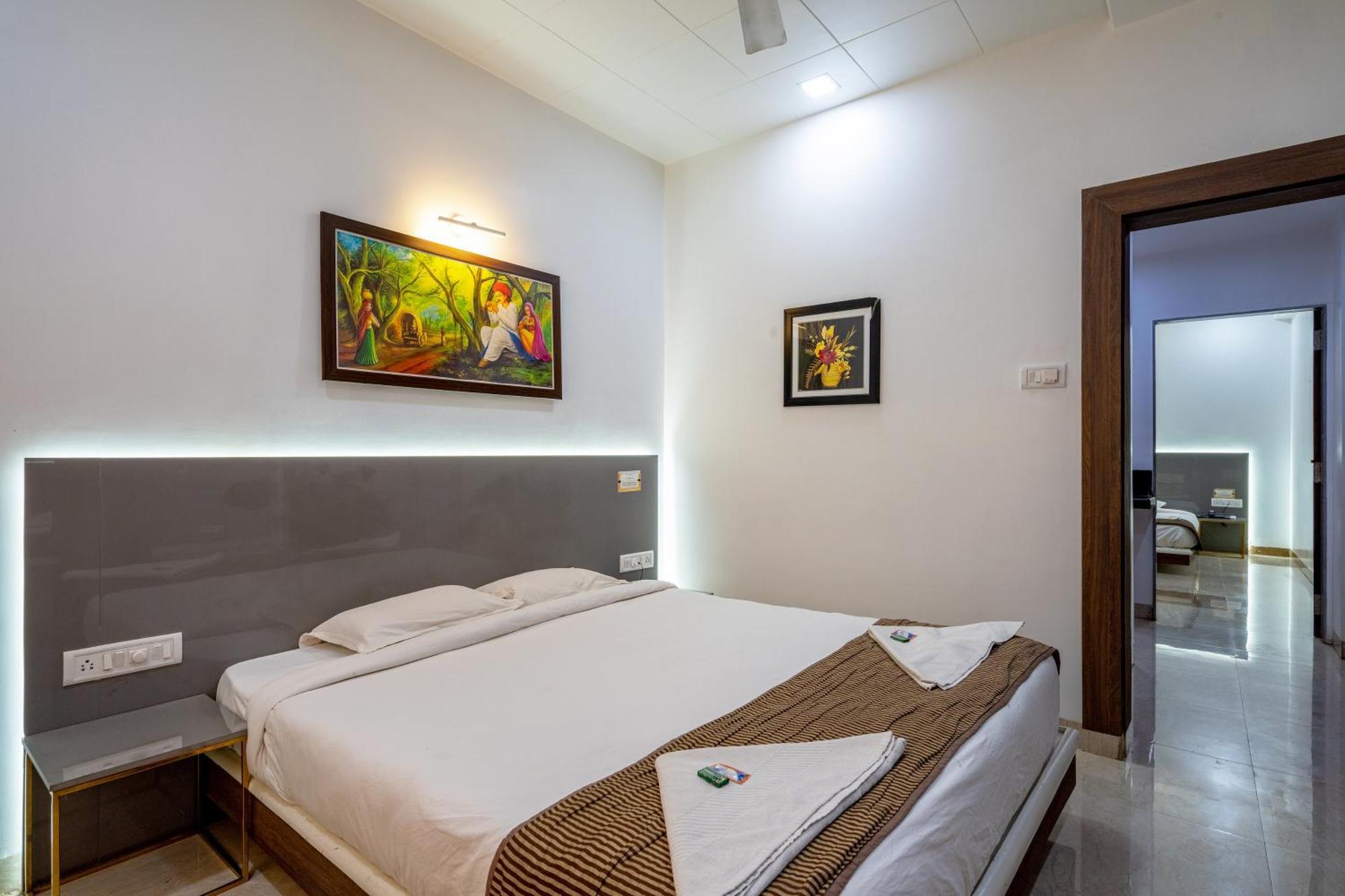 Hotel Darshan Executive Tuljapur Eksteriør billede