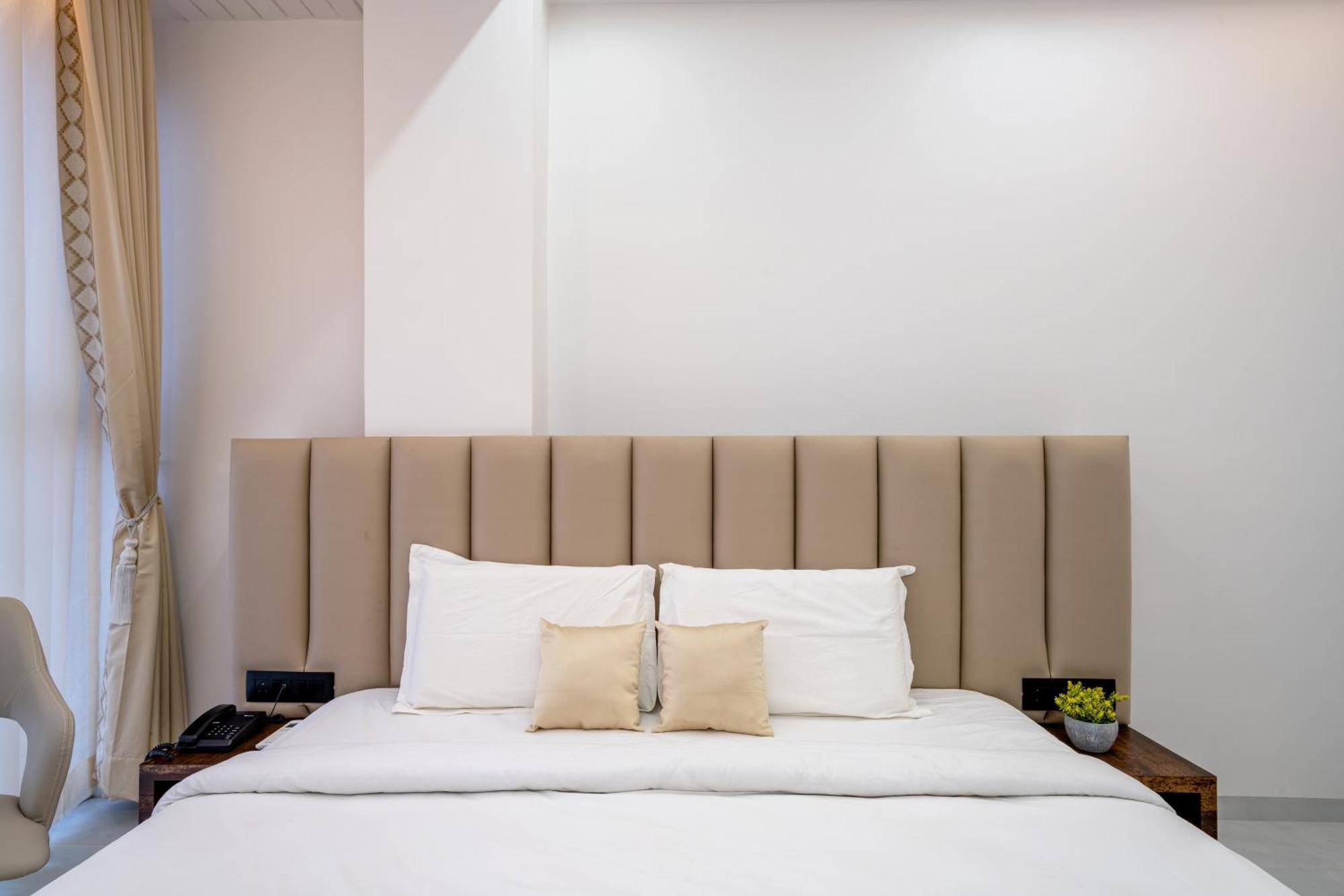 Hotel Darshan Executive Tuljapur Eksteriør billede