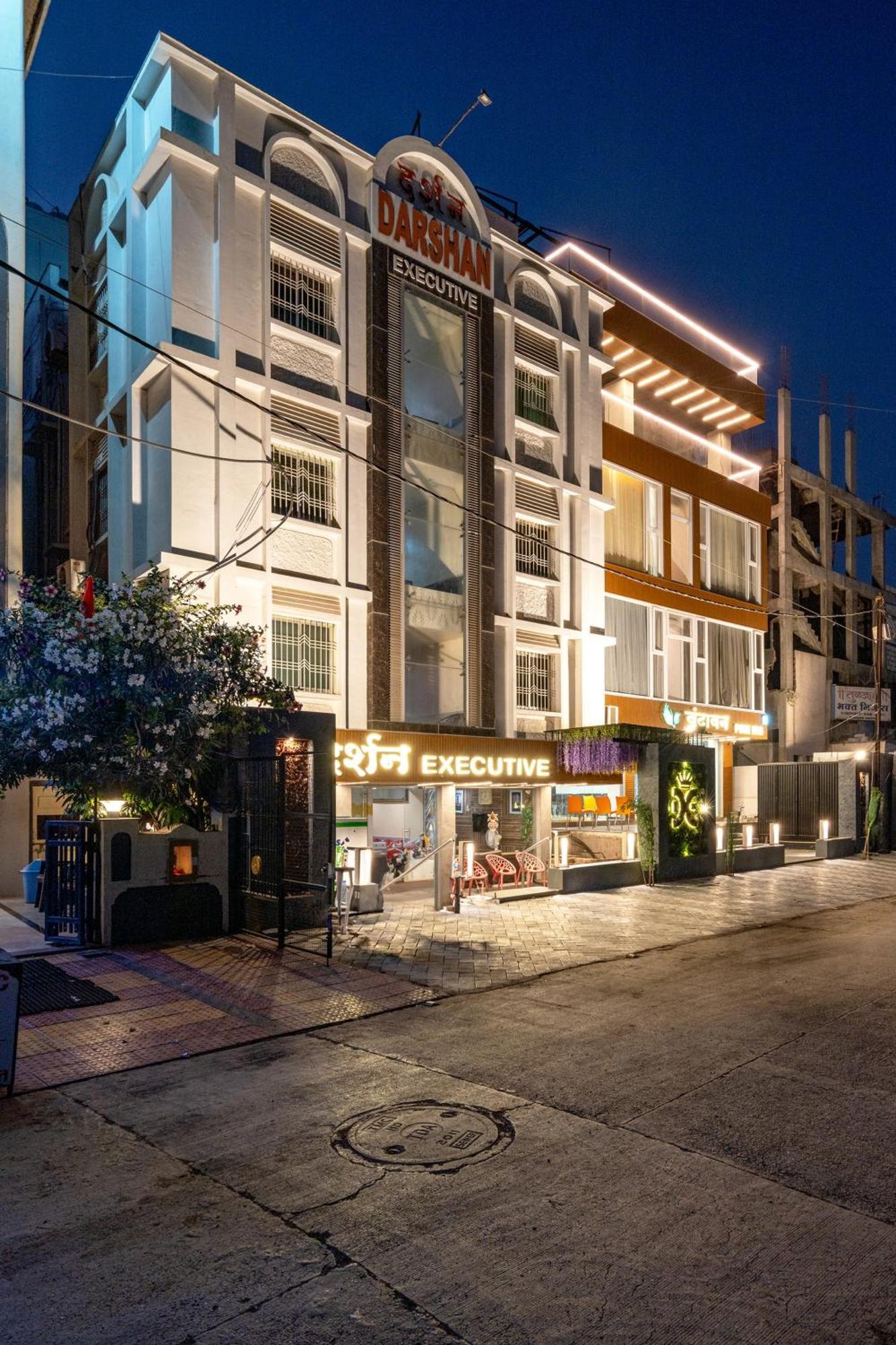Hotel Darshan Executive Tuljapur Eksteriør billede