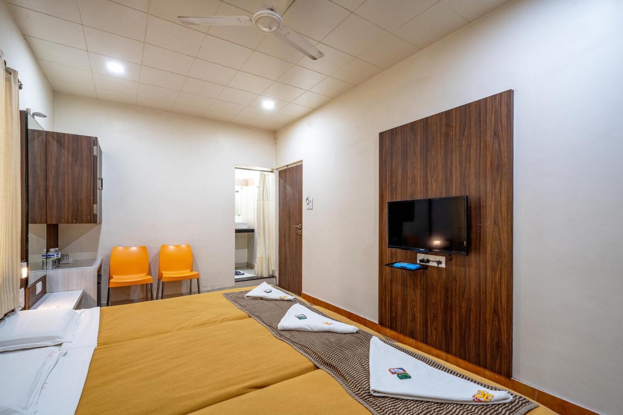 Hotel Darshan Executive Tuljapur Eksteriør billede