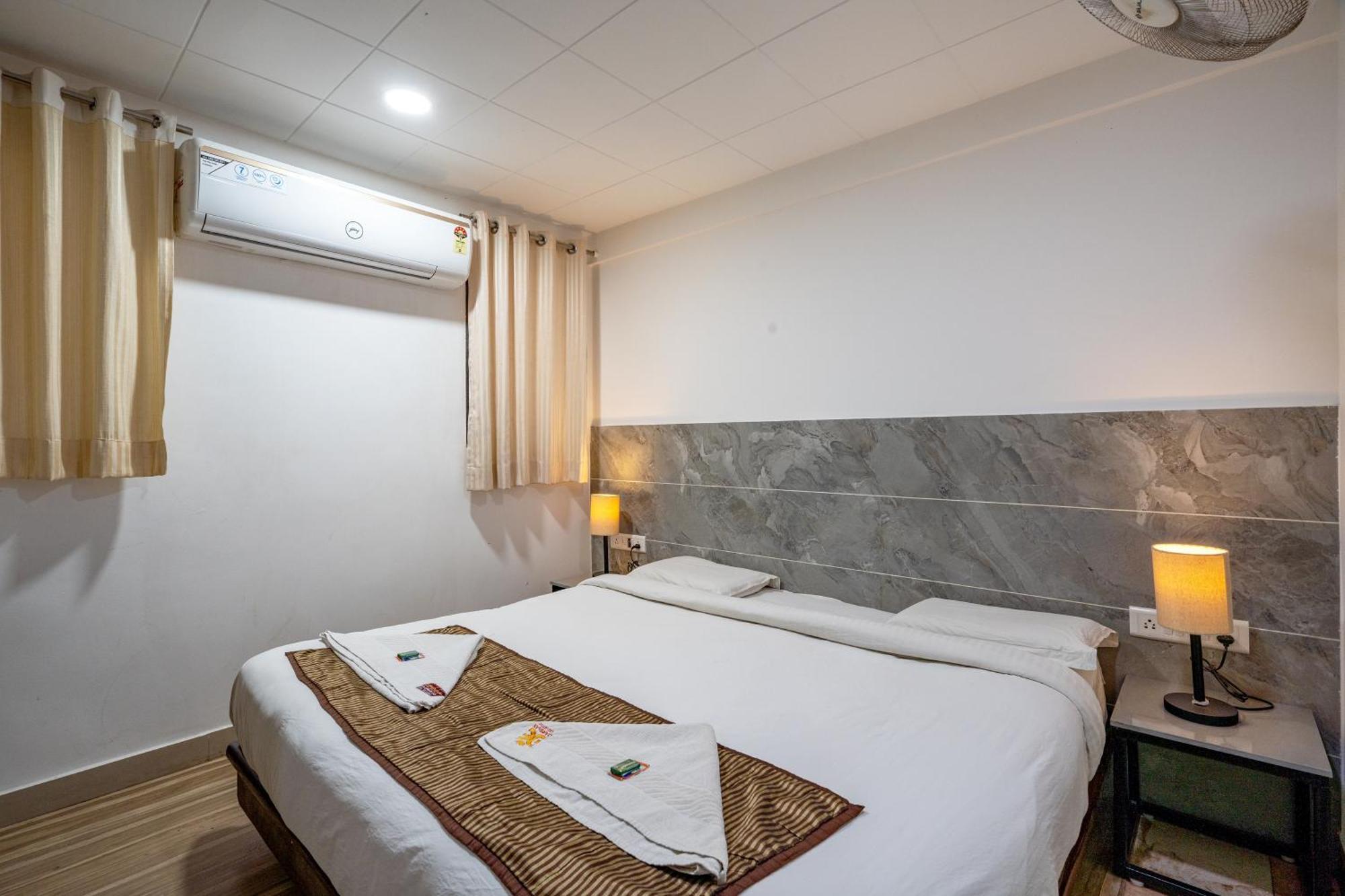 Hotel Darshan Executive Tuljapur Eksteriør billede
